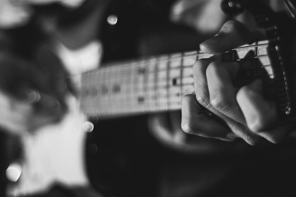 Tocando Guitarra Giannini