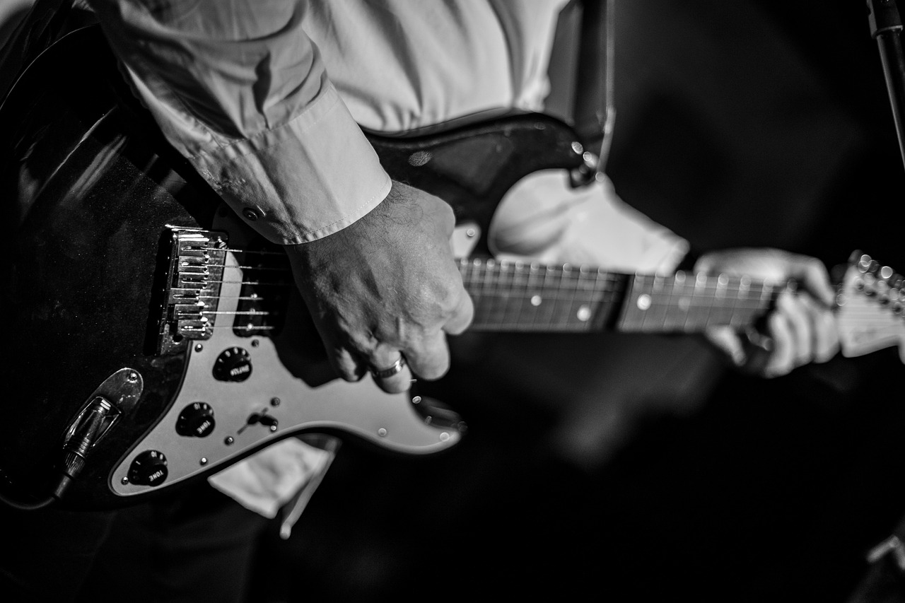 guitarra EWA é boa